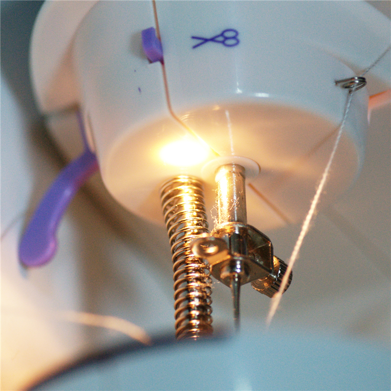 Mini Haushalt Nähmaschine Handnähmaschine Reisenähmaschine mit Lichter